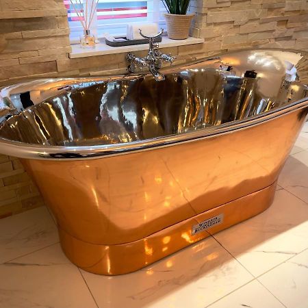 Pamper Yourself In Our Double Sized Copper Tub -2 Bedroom Villa Инвернес Екстериор снимка
