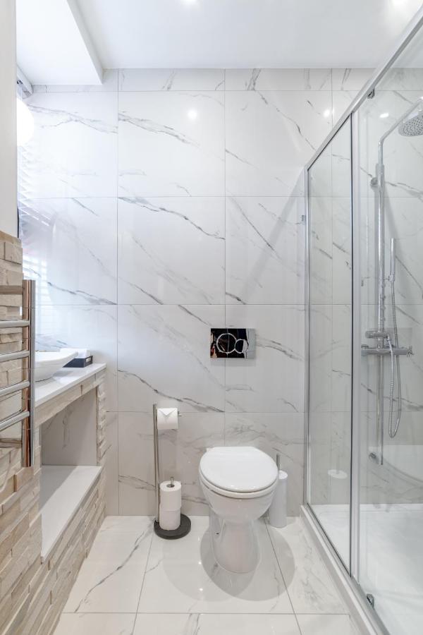 Pamper Yourself In Our Double Sized Copper Tub -2 Bedroom Villa Инвернес Екстериор снимка