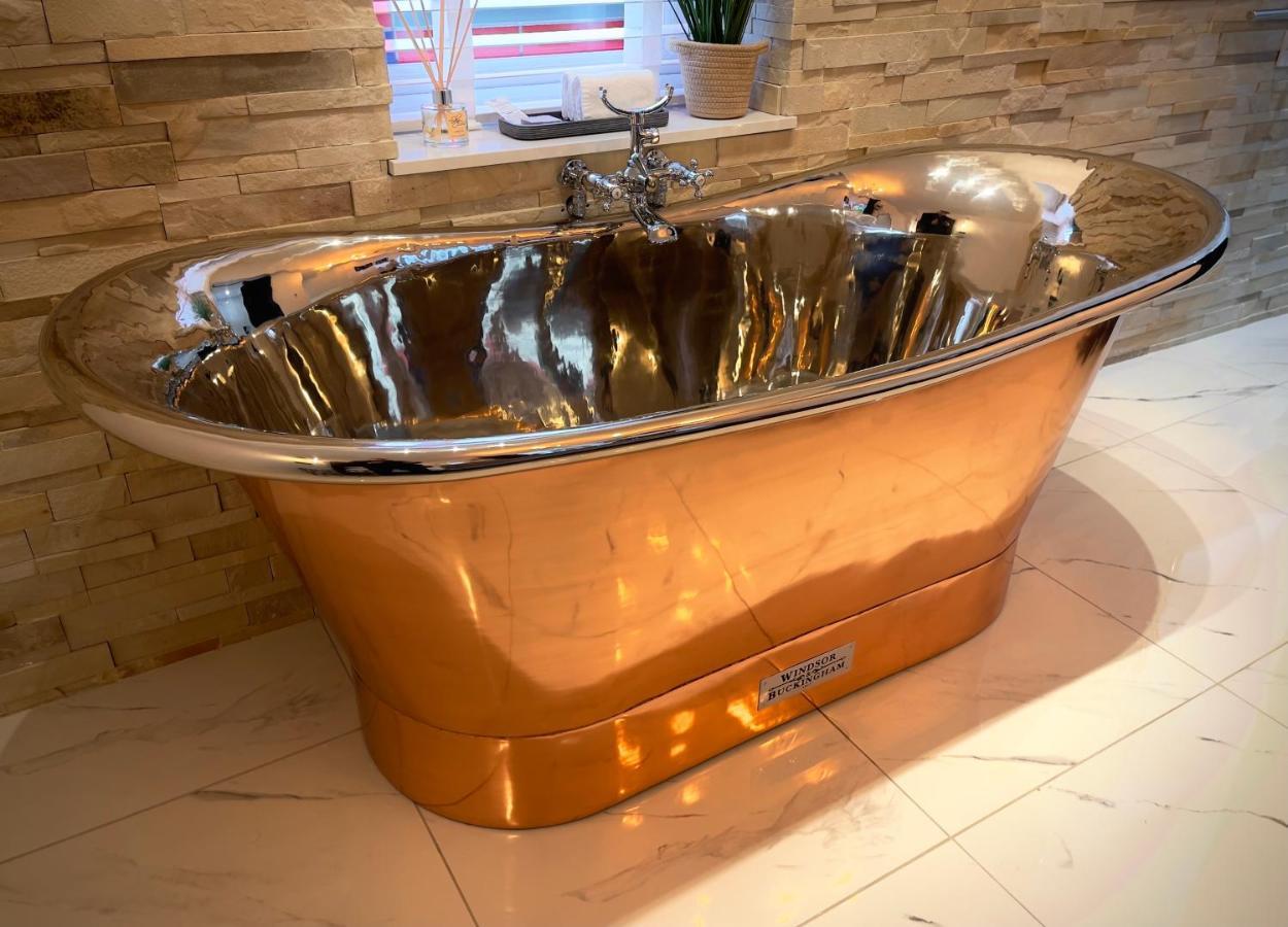 Pamper Yourself In Our Double Sized Copper Tub -2 Bedroom Villa Инвернес Екстериор снимка