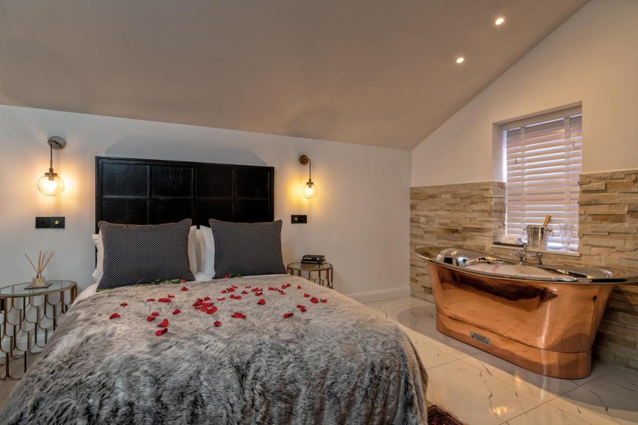 Pamper Yourself In Our Double Sized Copper Tub -2 Bedroom Villa Инвернес Екстериор снимка